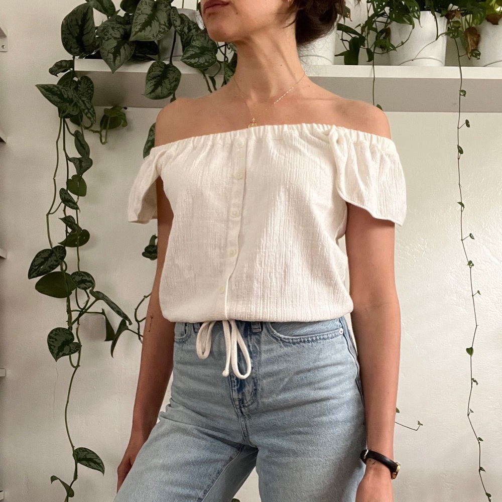 Madewell textured cropped blouse: versatile shoulders